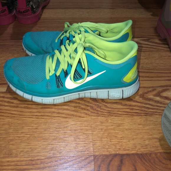 Nike neon shoes - Picture 2 of 2